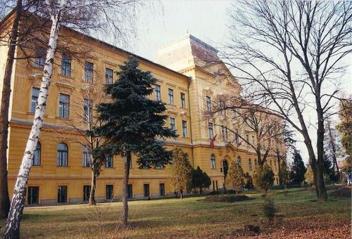 Borító kép a  Pápai SZC Jókai Mór Közgazdasági Technikum és Kollégium intézményről